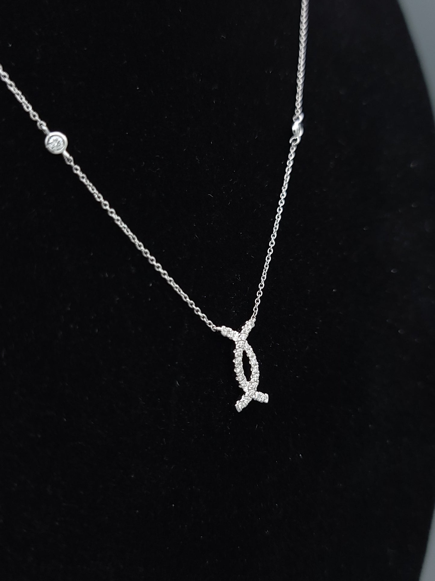 14K White Gold Diamond Pendant Necklace