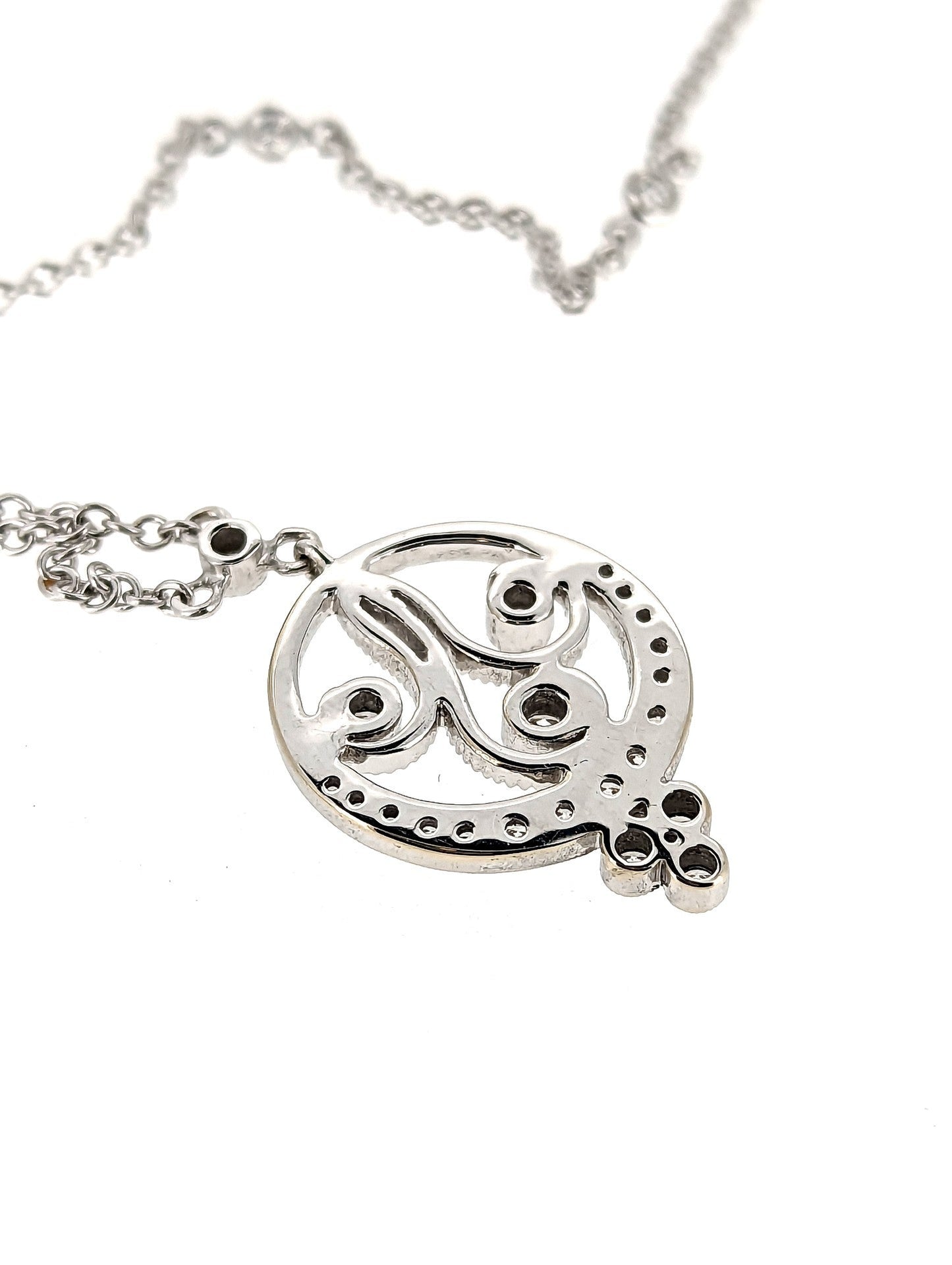 18K White Gold Diamond Pendant Necklace
