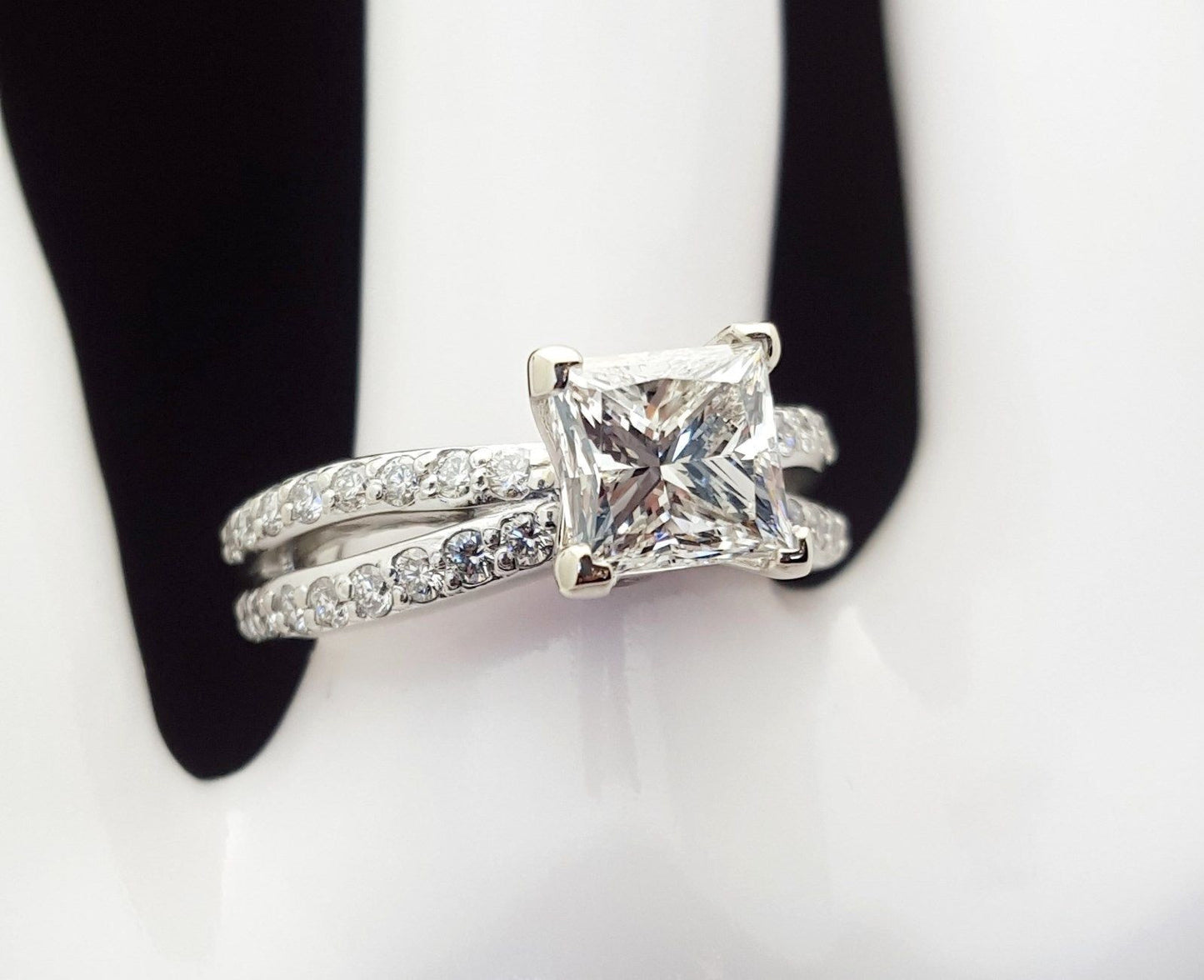 2 Carat F/VS2 Princess Cut Diamond Engagement Ring