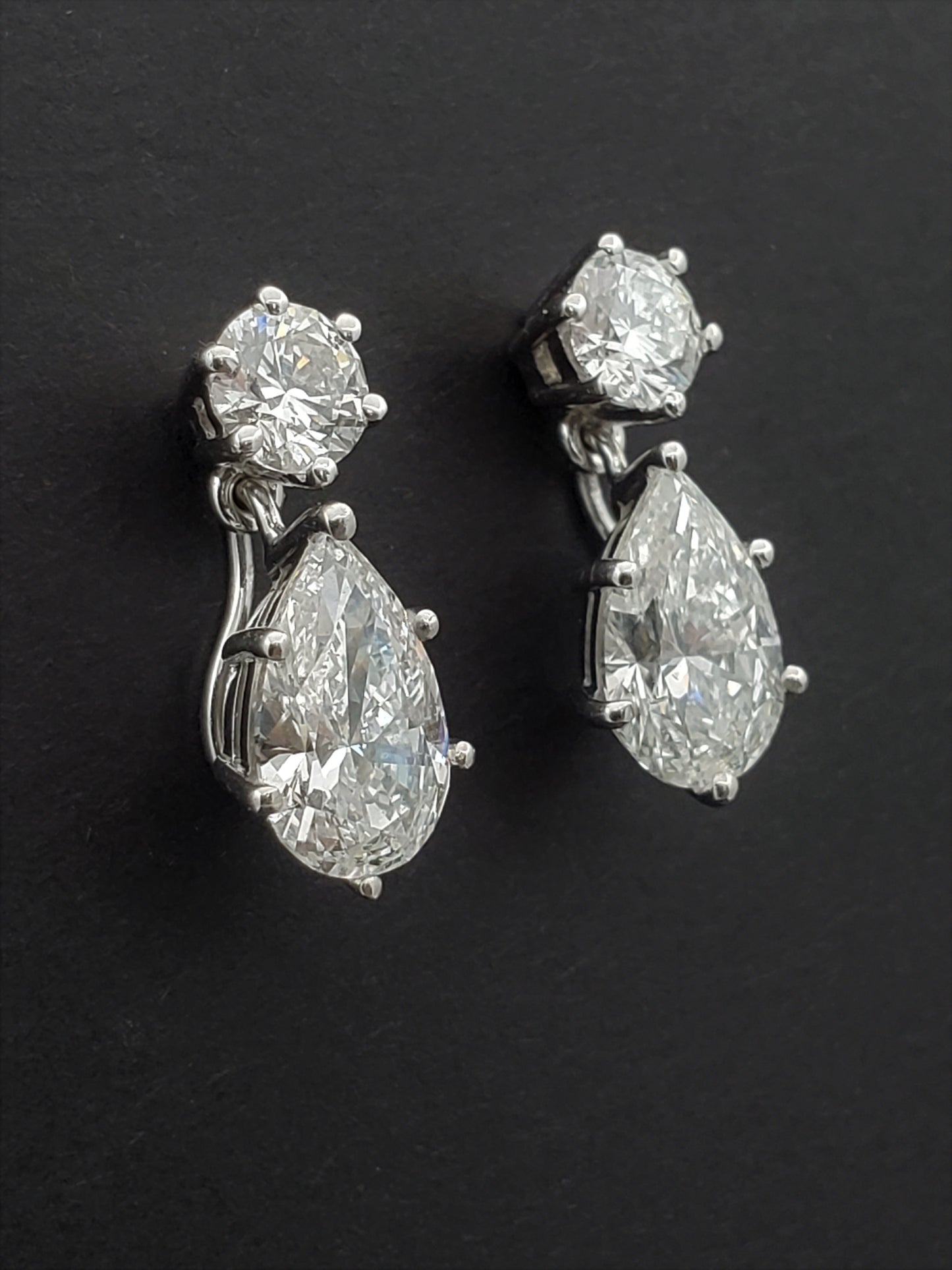 18K White Gold Diamond Drop Earrings