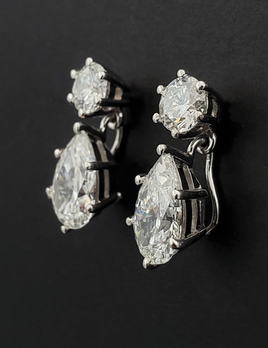 18K White Gold Diamond Drop Earrings