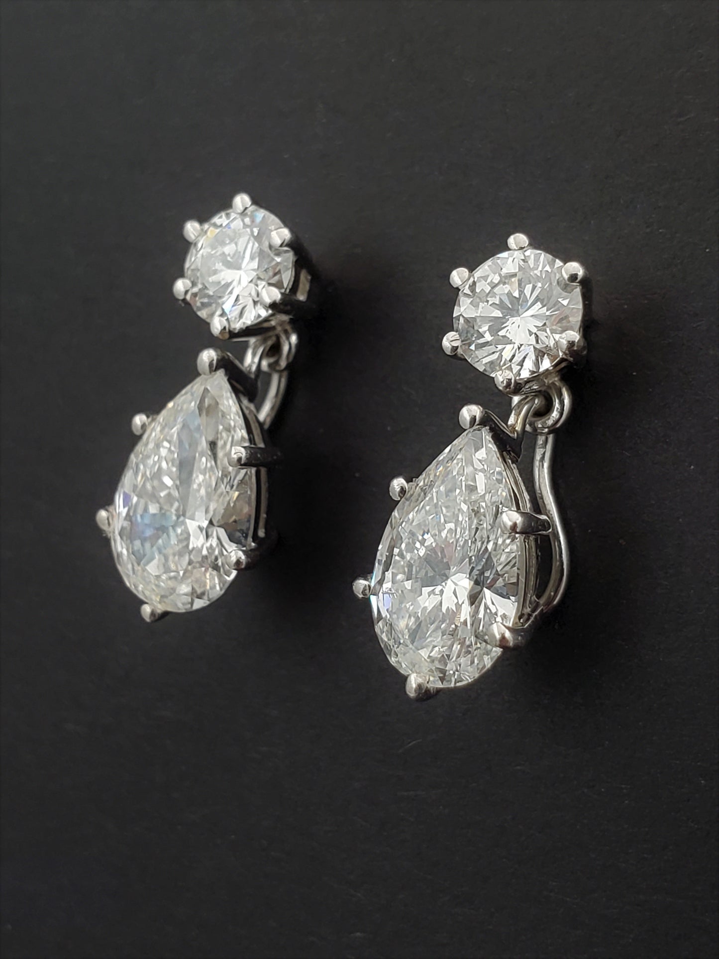 18K White Gold Diamond Drop Earrings