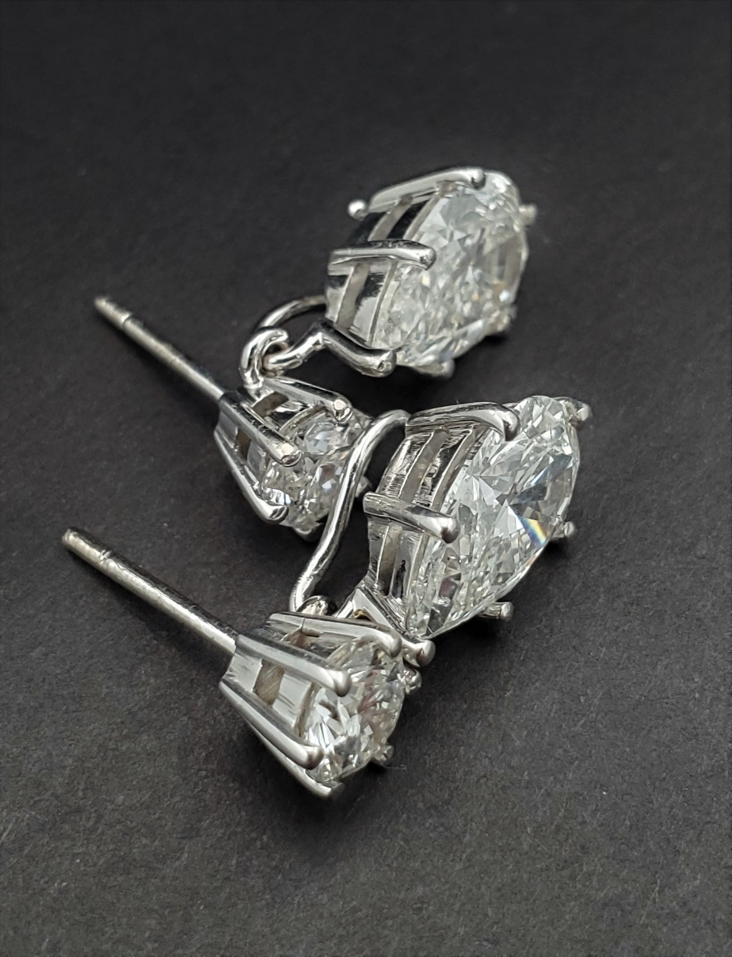18K White Gold Diamond Drop Earrings