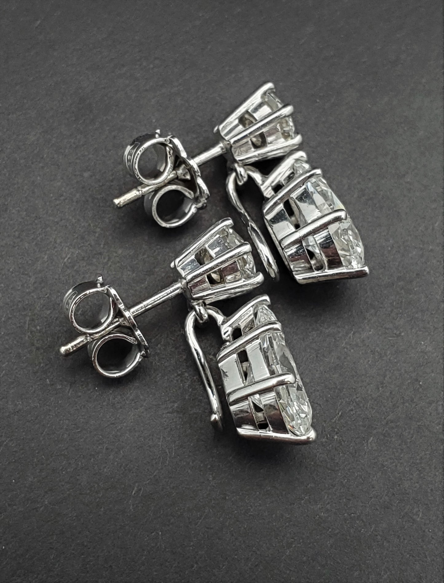 18K White Gold Diamond Drop Earrings