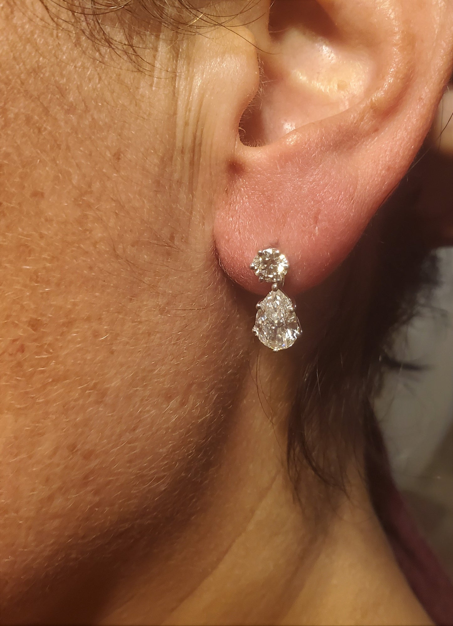 18K White Gold Diamond Drop Earrings