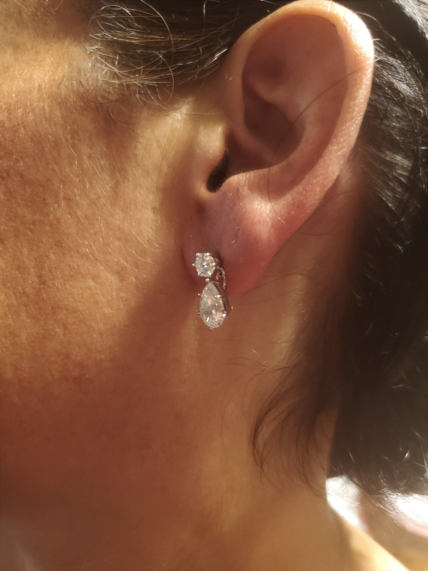 18K White Gold Diamond Drop Earrings