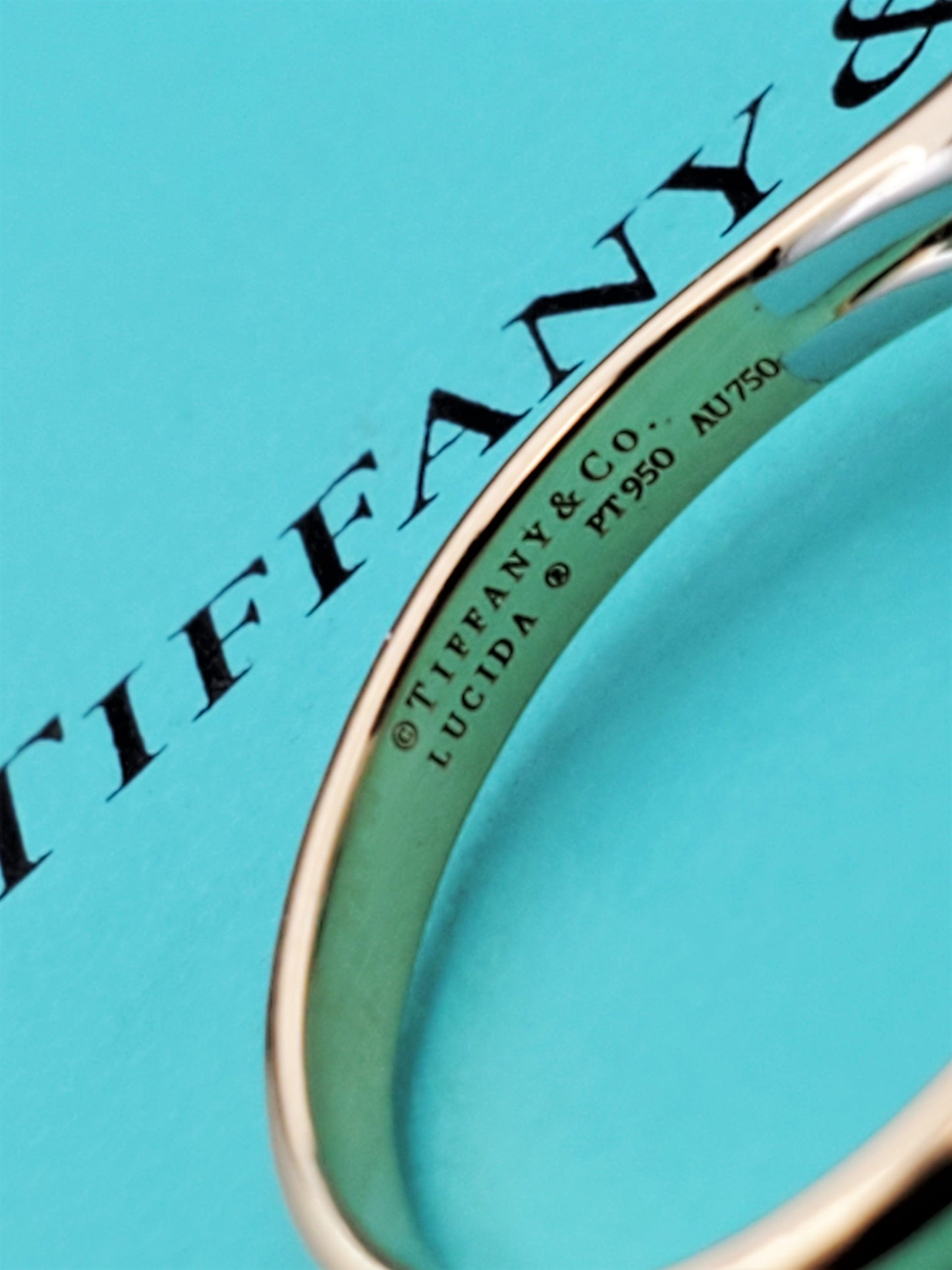 Tiffany & Co 18K Gold 1.05ct G VVS2 Lucida Diamond Engagement Ring