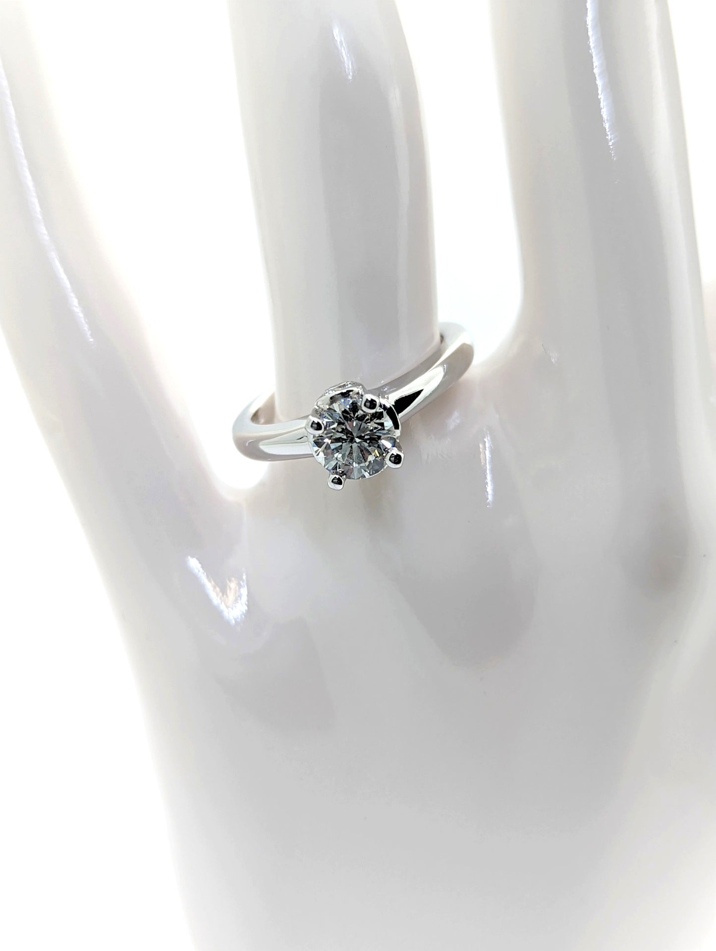 Natural Round Diamond Engagement Ring 0.91 Carat