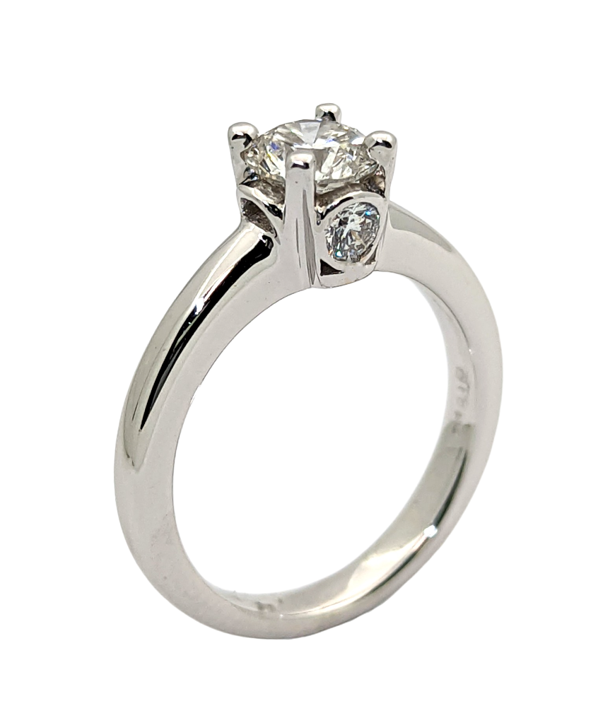 Natural Round Diamond Engagement Ring 0.91 Carat