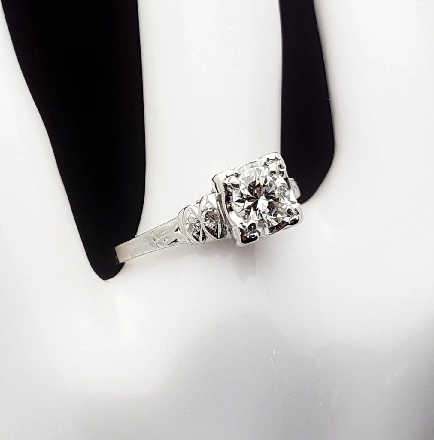 Round diamond square setting vintage sales