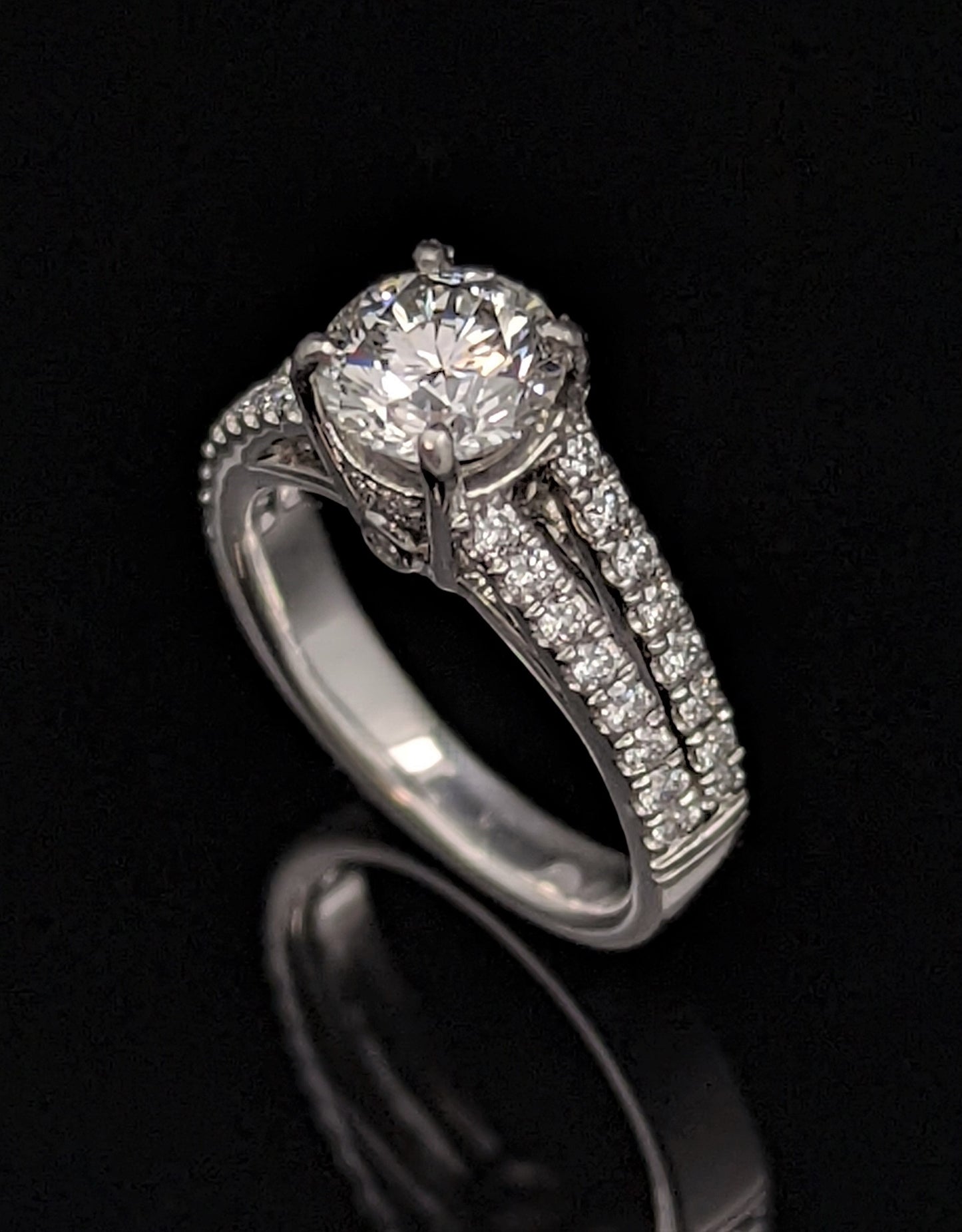 1 Carat Round Diamond Engagement Ring H/VS2 Solid Platinum