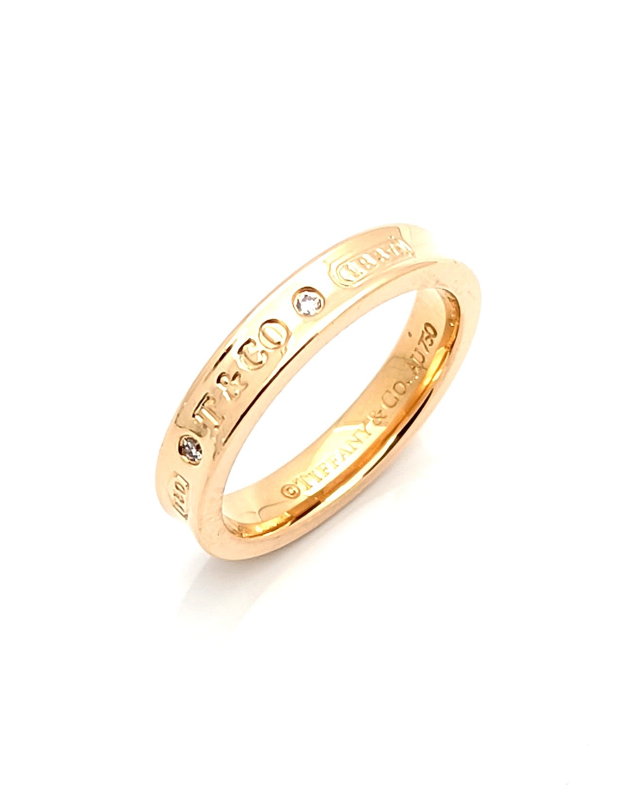 Tiffany & Co.® band ring in 18k gold with diamonds, 4 mm.