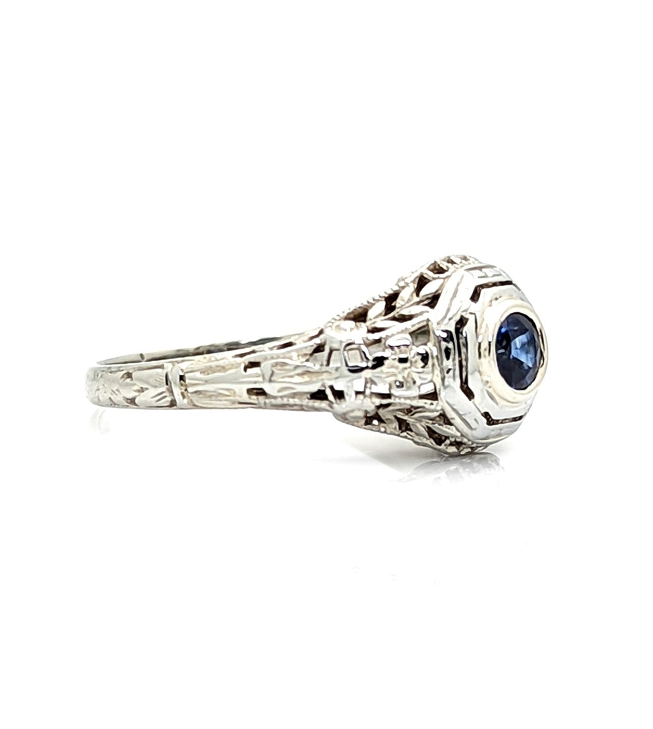 Vintage Art Deco 18K White Gold Filigree Sapphire Ring