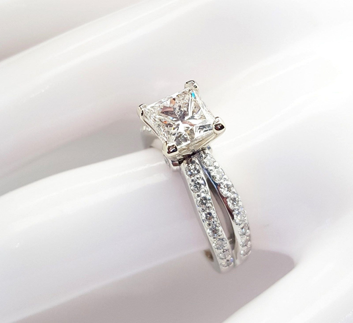 2 Carat F/VS2 Princess Cut Diamond Engagement Ring